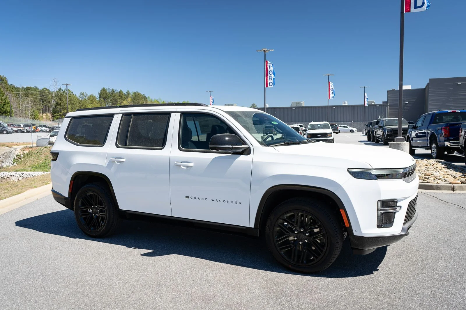 New 2026 Bright White Clear-Coat Exterior Paint Jeep Limited Reserve image 12