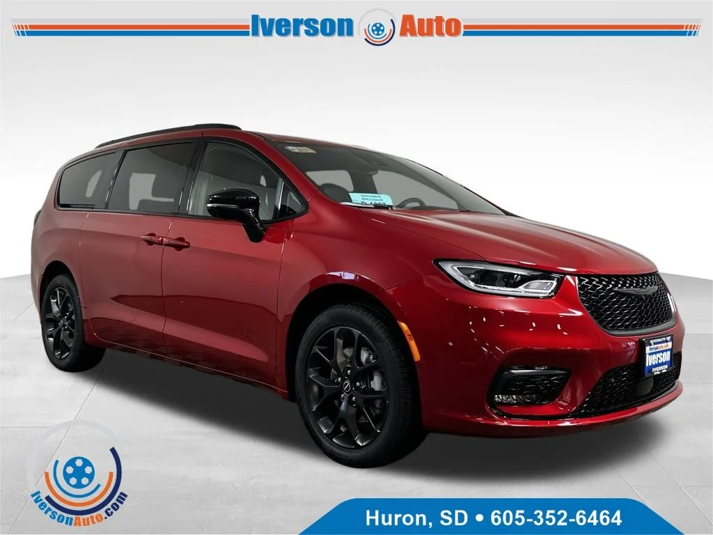 2026 Chrysler Pacifica Select AWD's photo