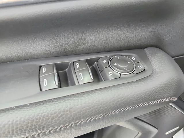 Used 2025 White GMC Denali image 39