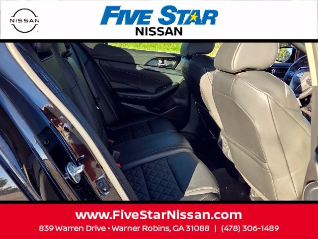 Used 2021 Black Nissan Platinum image 16