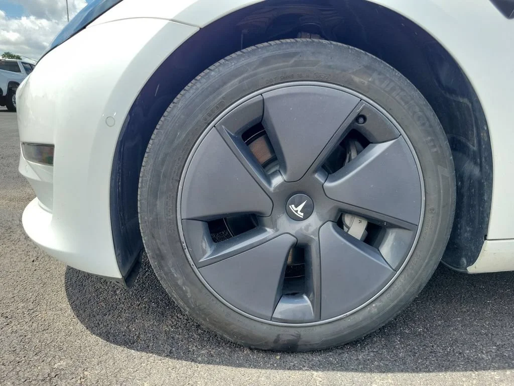 Used 2022 White Tesla RWD image 30