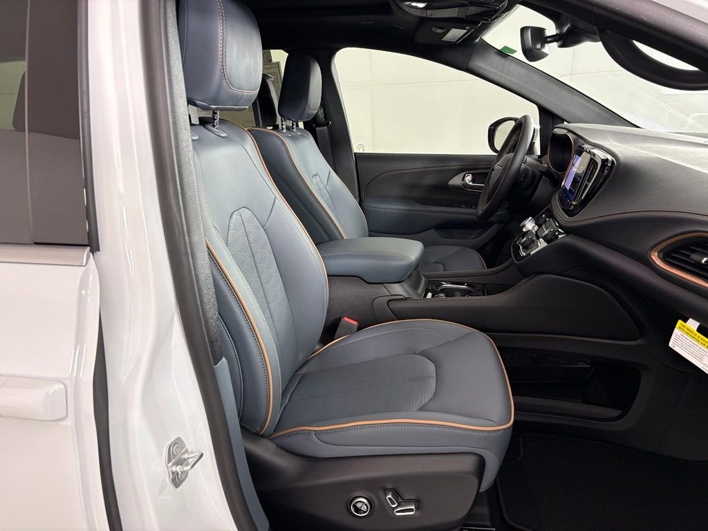 New 2027 Bright White Clear-Coat Exterior Paint Chrysler Pinnacle image 46