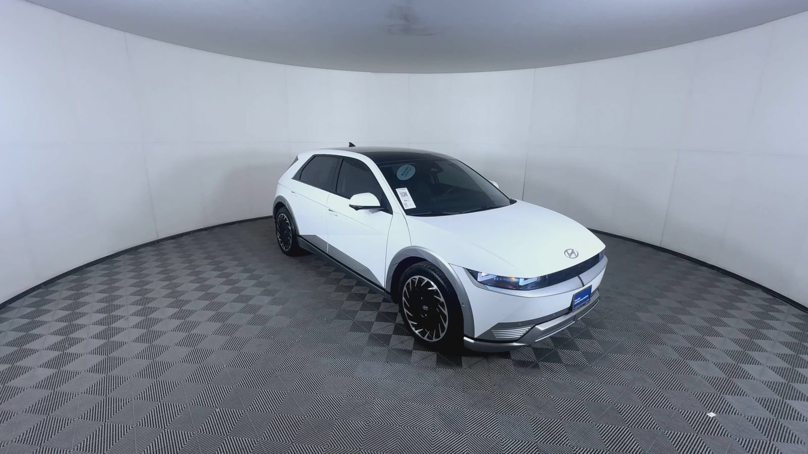 Certified Used 2024 Atlas White Hyundai Limited image 2