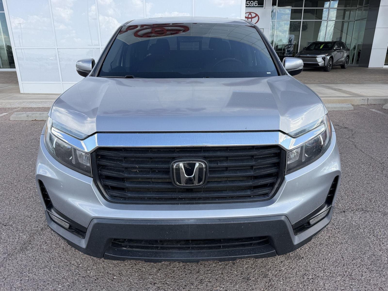 Used 2023 Lunar Silver Metallic Honda RTL image 8