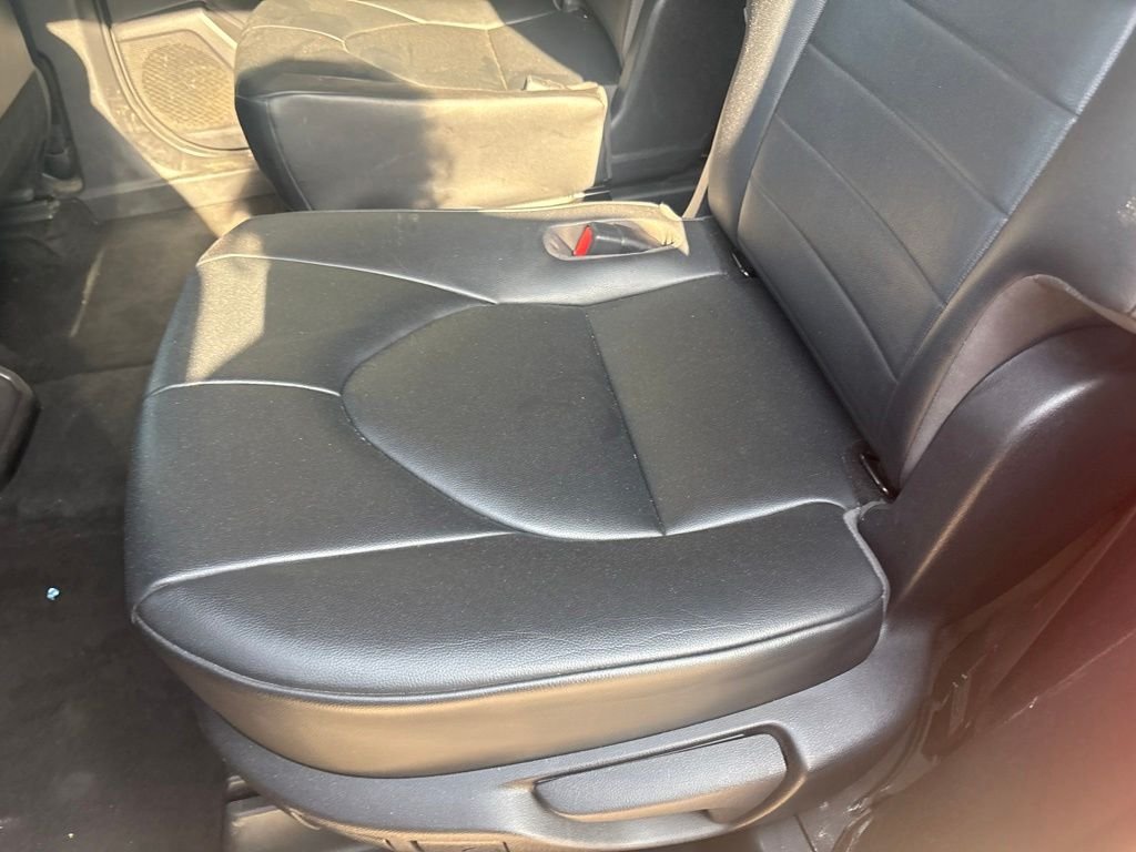 Used 2020 Pearl Toyota XLE image 34