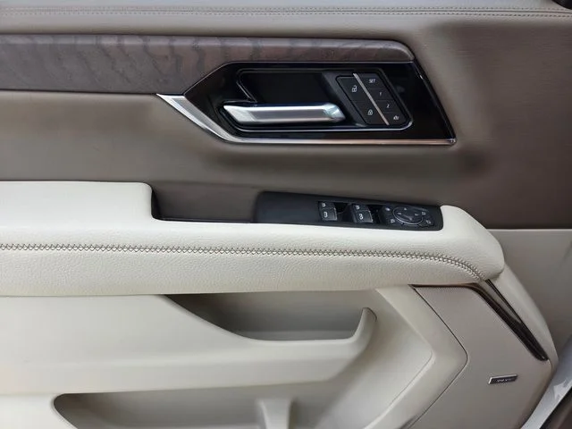 Used 2025 White GMC Denali image 17