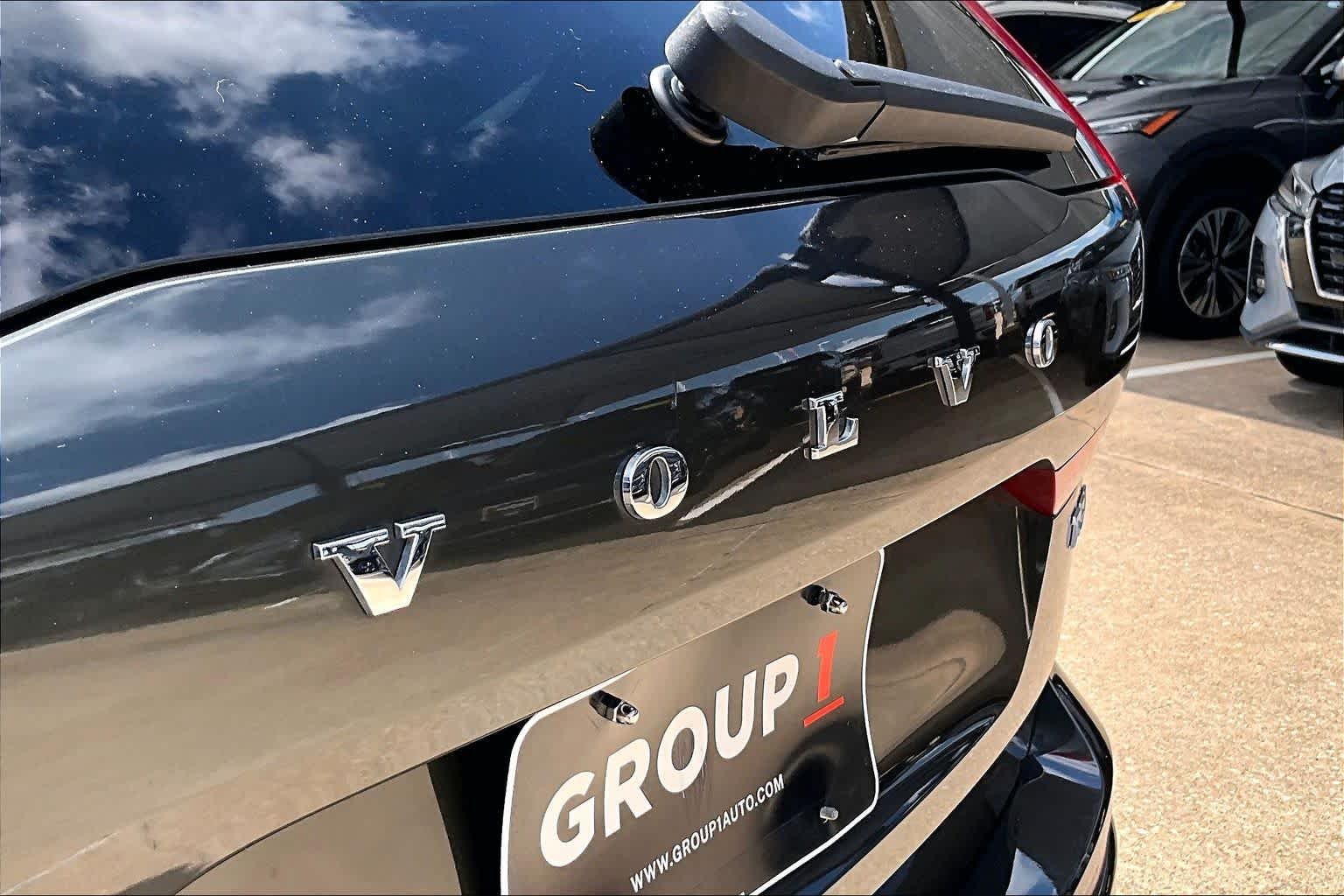 Used 2020 Pine Grey Metallic Volvo Momentum image 31