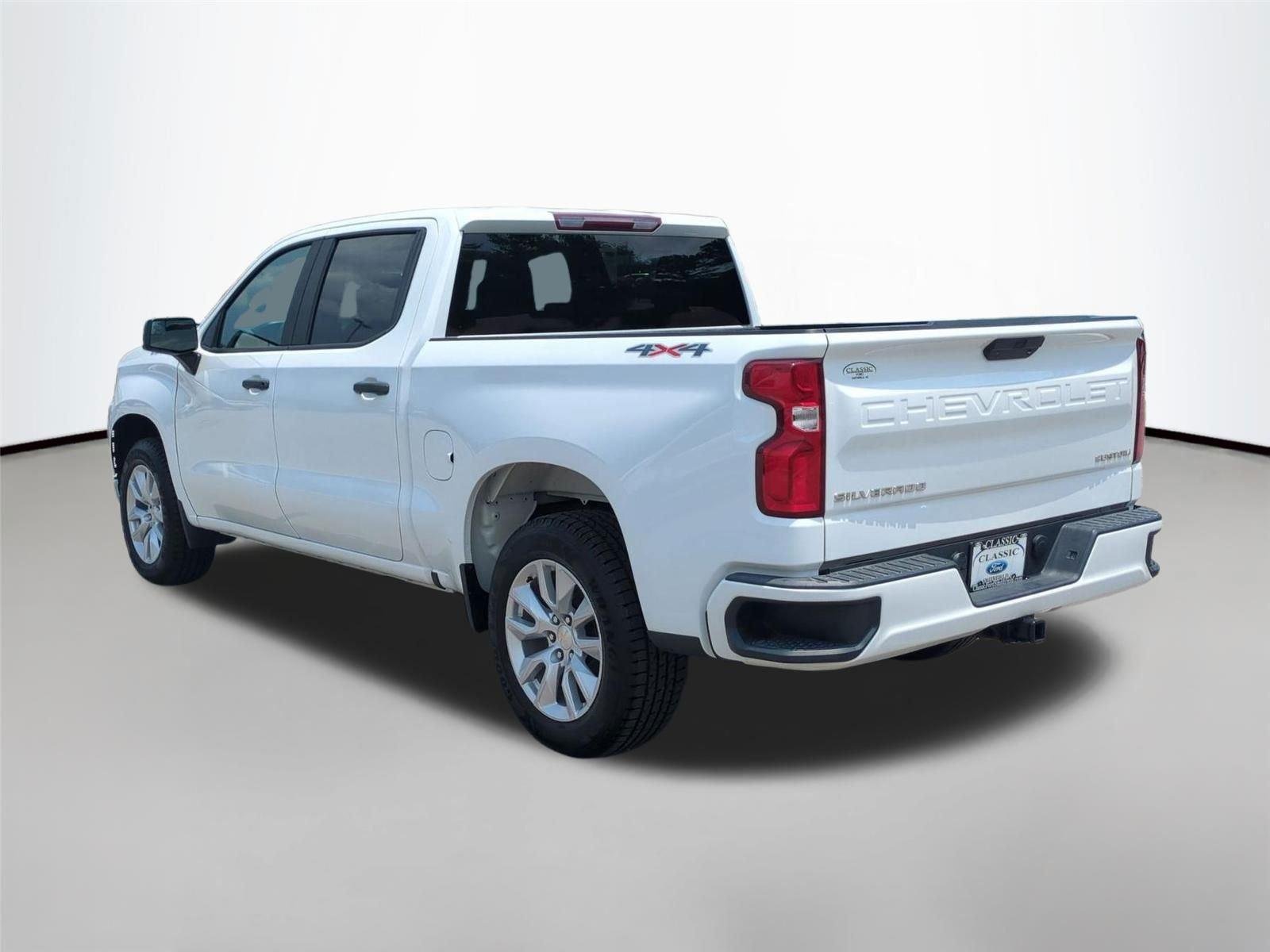Used 2022 Summit White Chevrolet Custom image 3