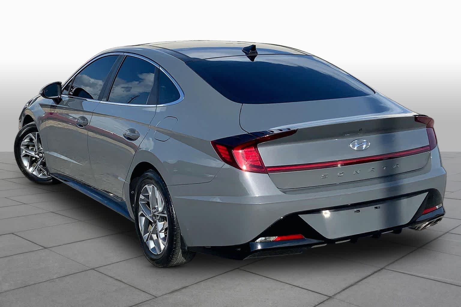 Used 2023 Hampton Gray Hyundai SEL image 11