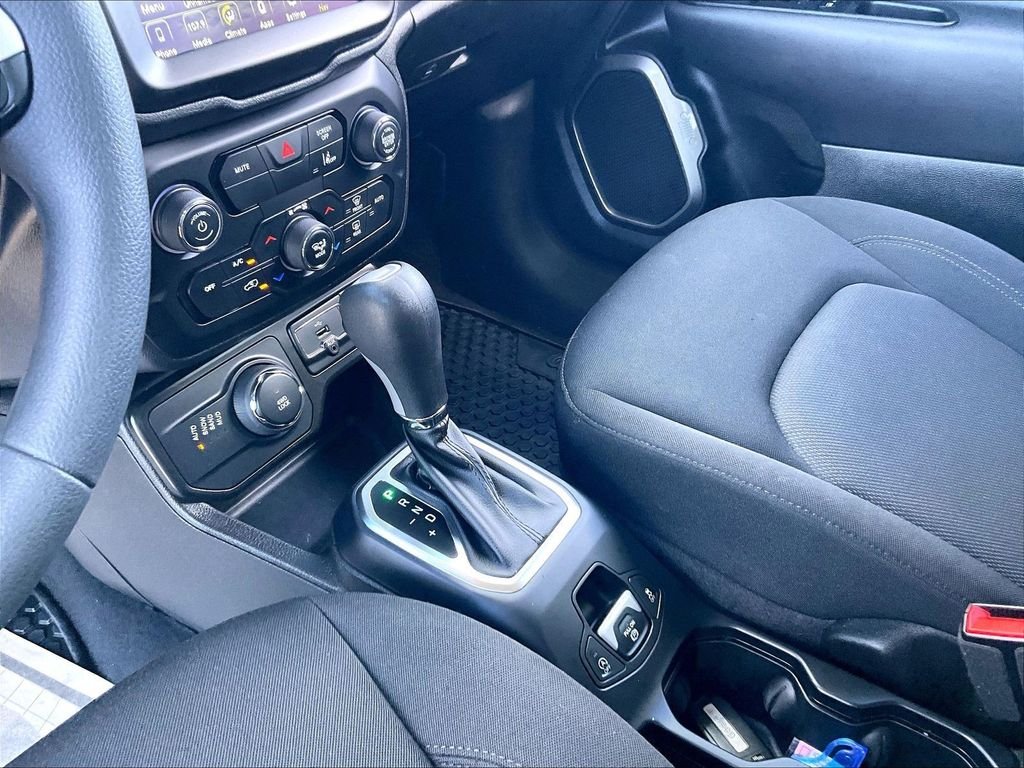 Used 2023 Black Clearcoat Jeep Latitude image 19