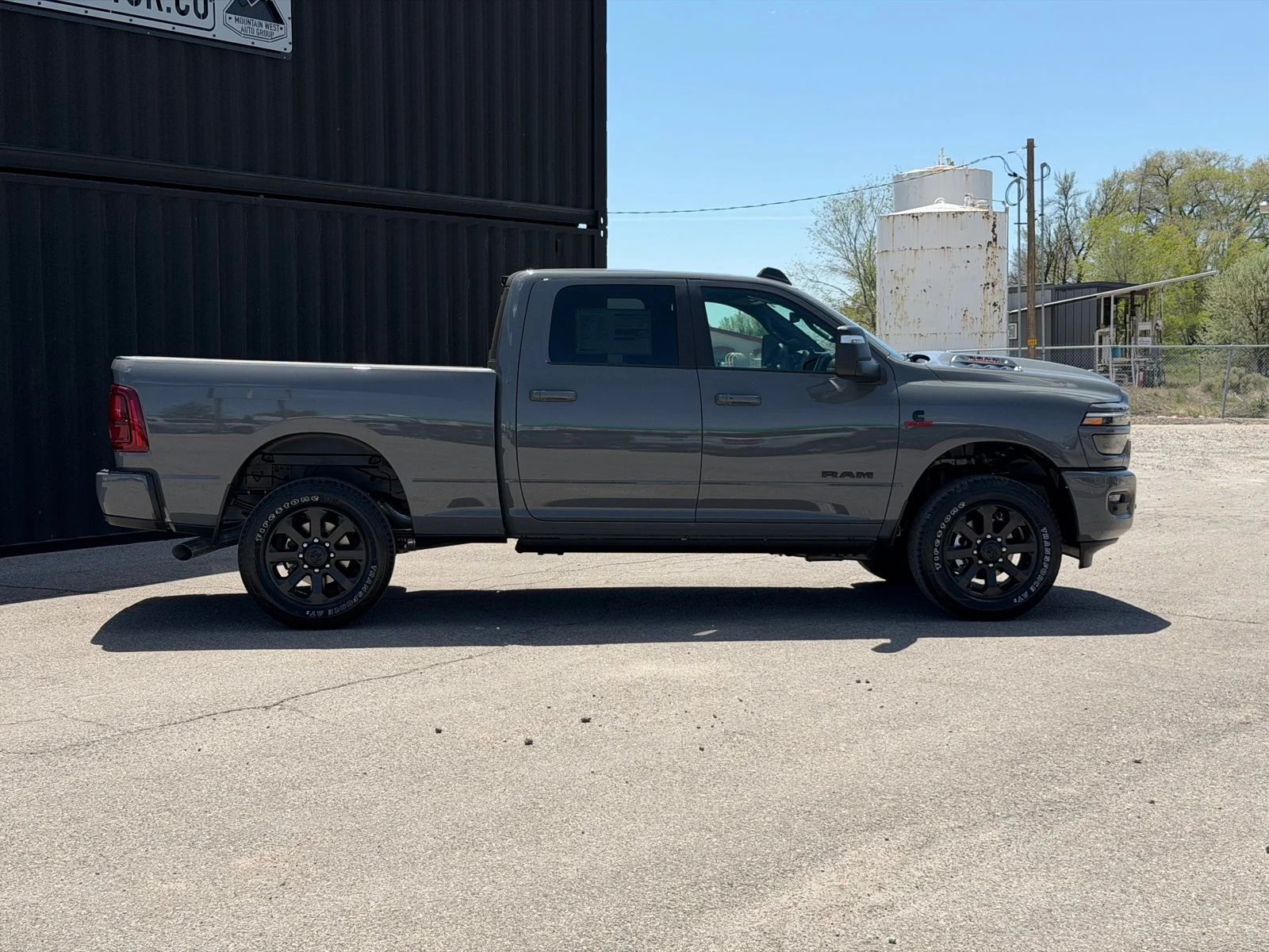 New 2026 Ceramic Gray Clear-Coat Exterior Paint RAM Laramie image 6