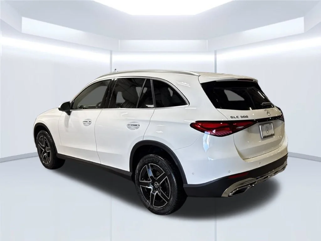 New 2027 Polar White Mercedes-Benz GLC 300 image 3