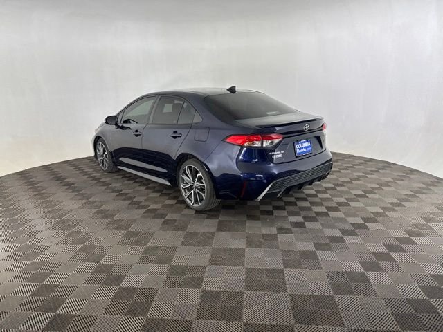 Used 2020  Toyota SE image 9