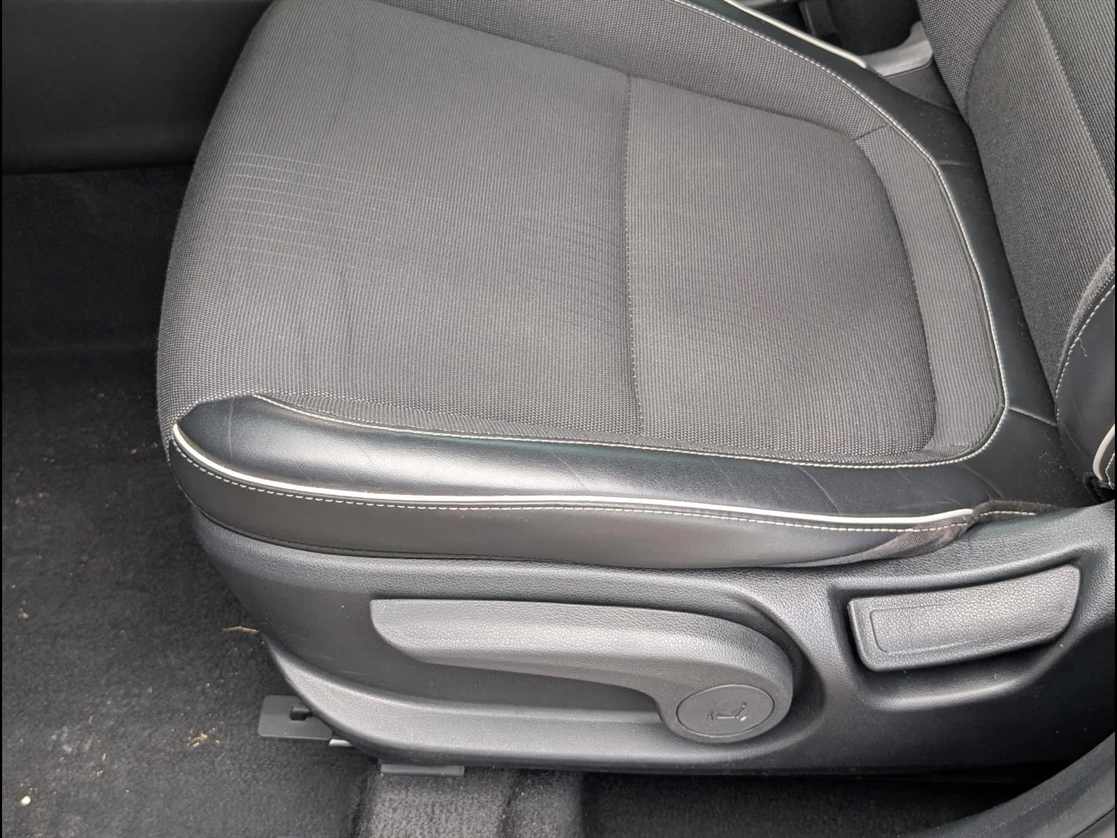 Used 2022 Galactic Gray R3g Hyundai Limited image 8