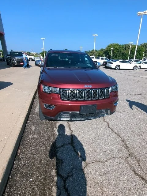 Used 2018 Red Jeep Limited image 4