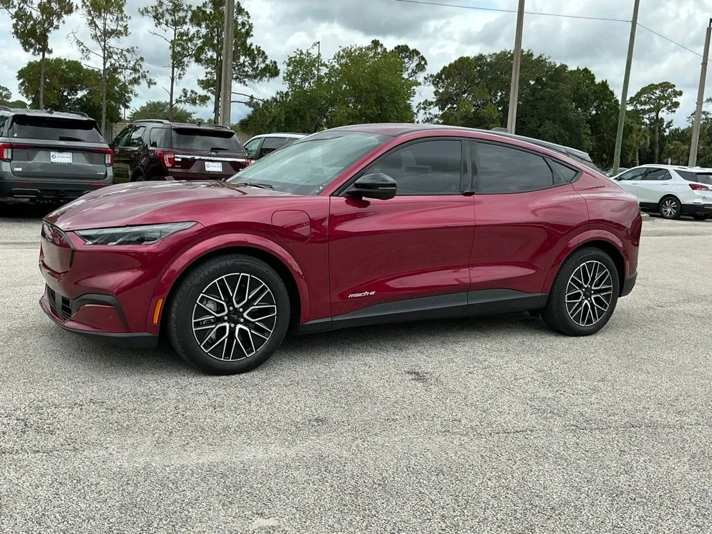 Used 2025 Red Ford Premium image 3
