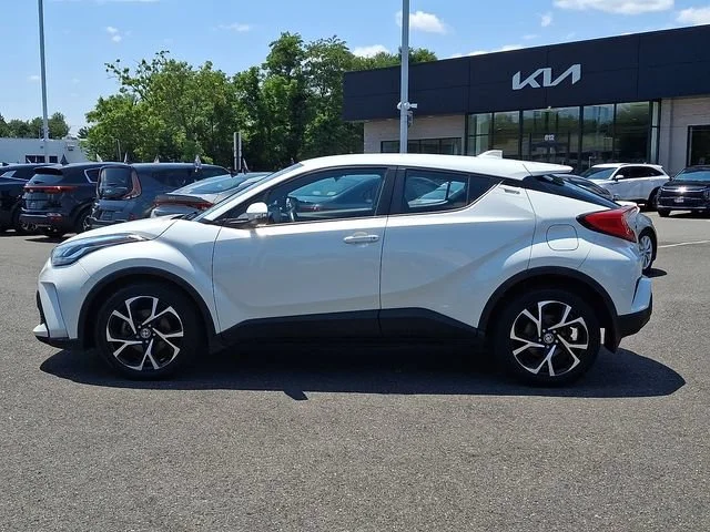 Used 2020 White Toyota XLE image 5