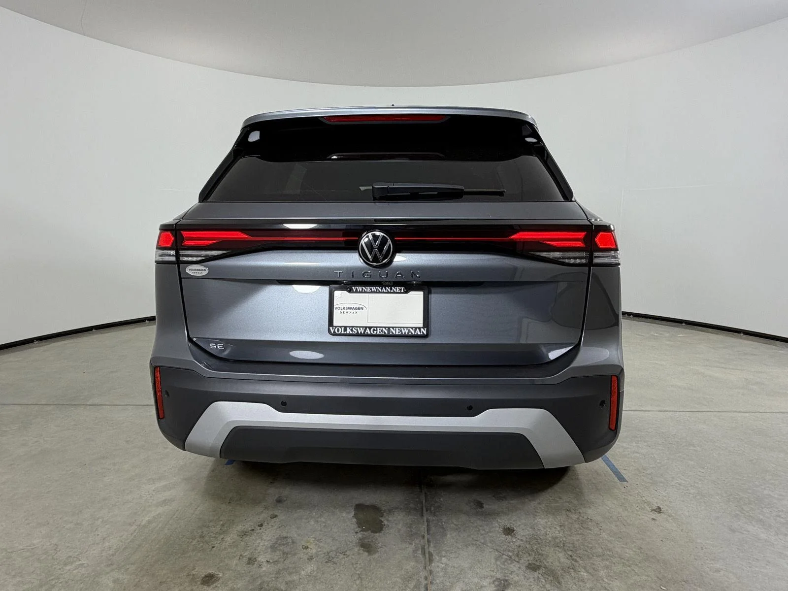 New 2026 Platinum Gray Metallic Volkswagen SE image 6