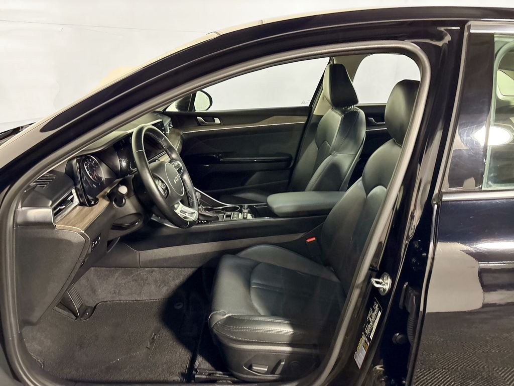 Used 2022 Ebony Black Kia EX image 11