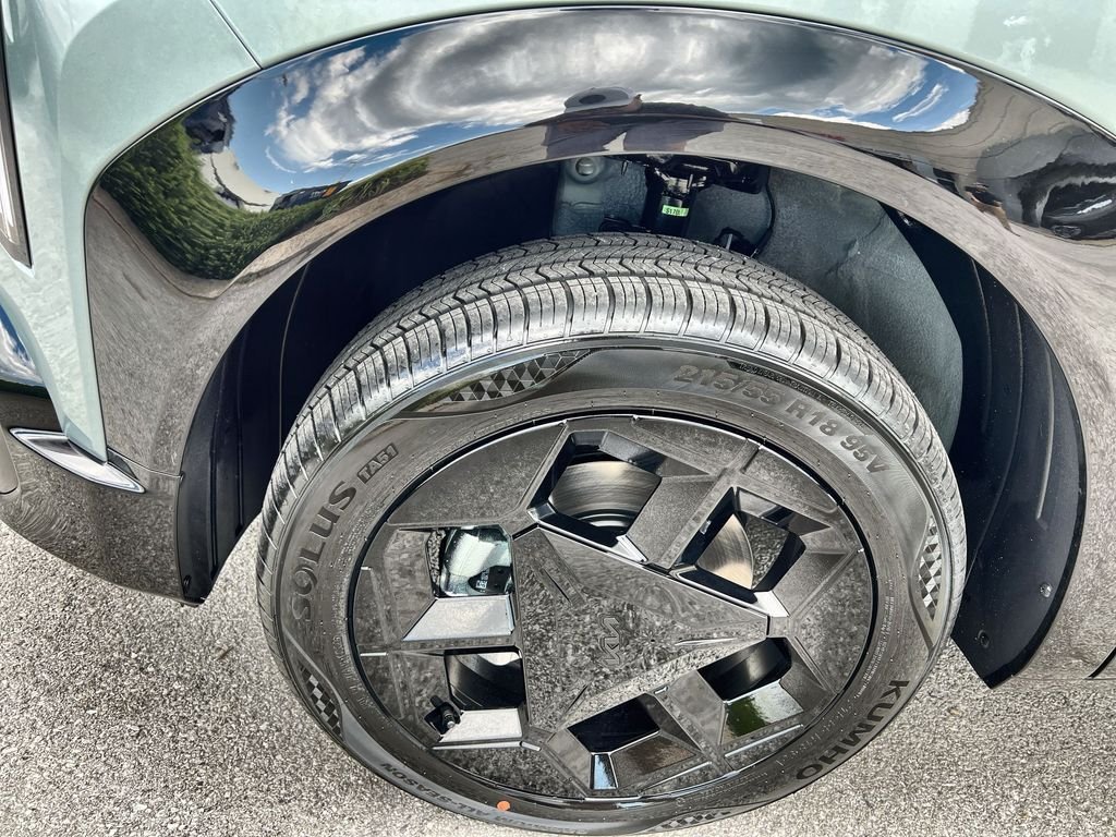 New 2027 Green Kia X-Line image 10