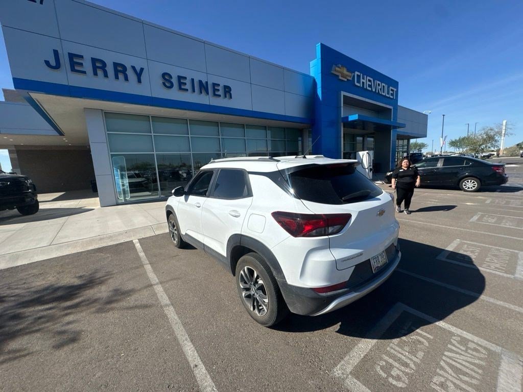Used 2021 SUMMIT WHITE Chevrolet LT image 2