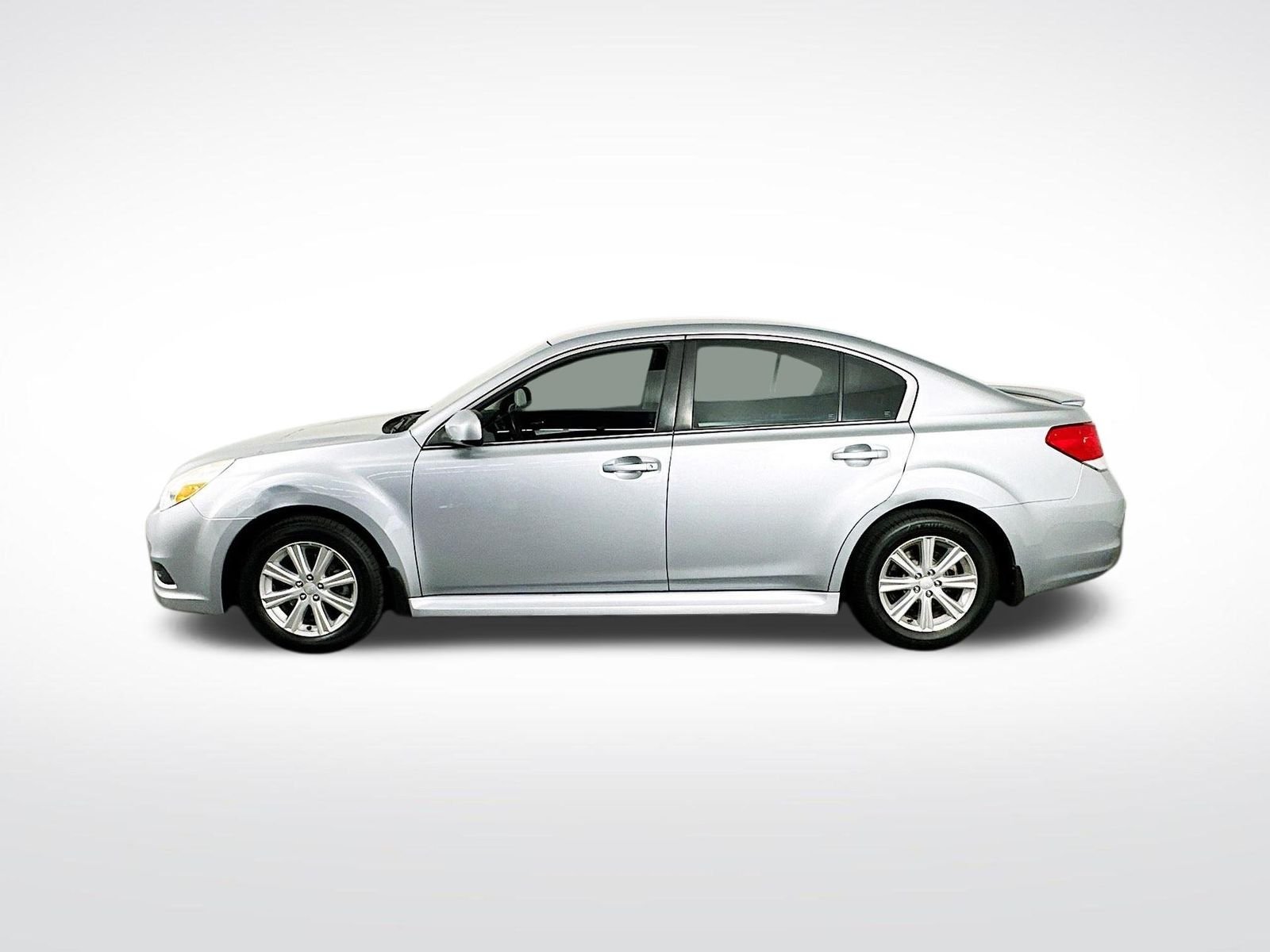 Used 2012 Ice Silver Metallic Subaru 2.5i image 5