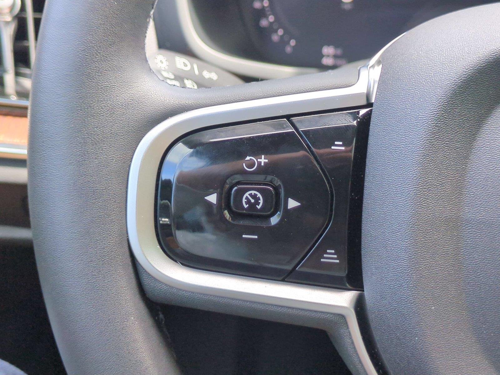Used 2026 Onyx Black Metallic Volvo Ultra image 19