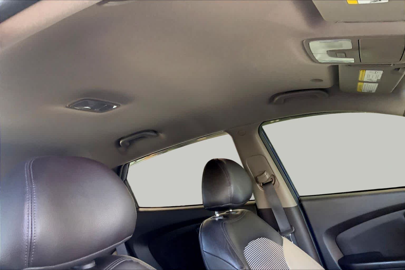 Used 2011 Iris Blue Hyundai GLS image 13