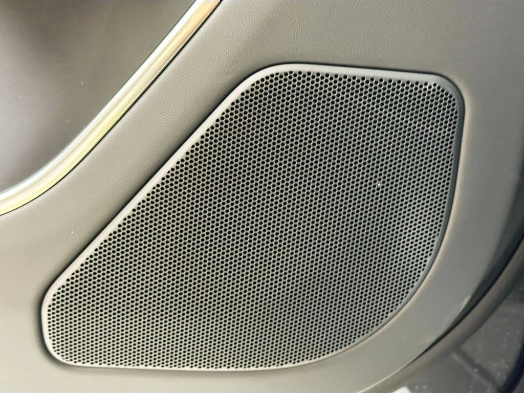 New 2026 Carpathian Grey Land Rover SE 7 Seats image 19