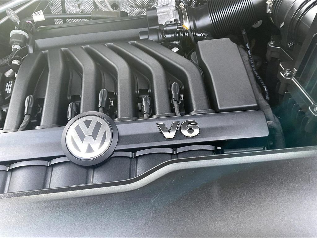 Used 2023 Black Volkswagen 3.6L V6 SE w/Technology image 33
