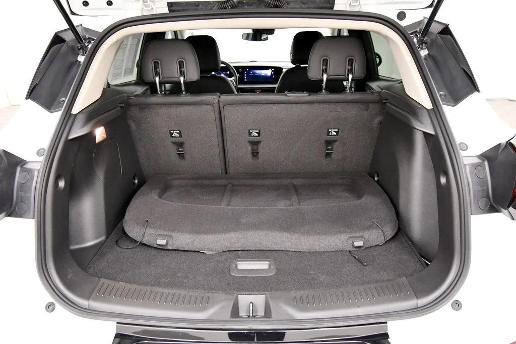 Used 2024 White Buick Sport Touring image 7