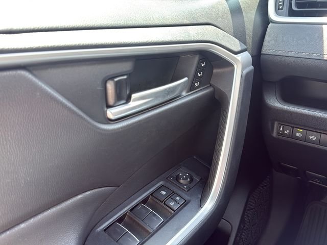 Used 2025 Silver Toyota XLE Premium image 23