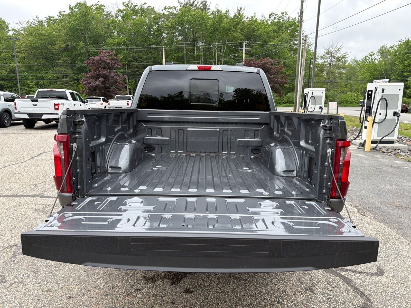 New 2026 Carbonized Gray Metallic Ford XLT image 6