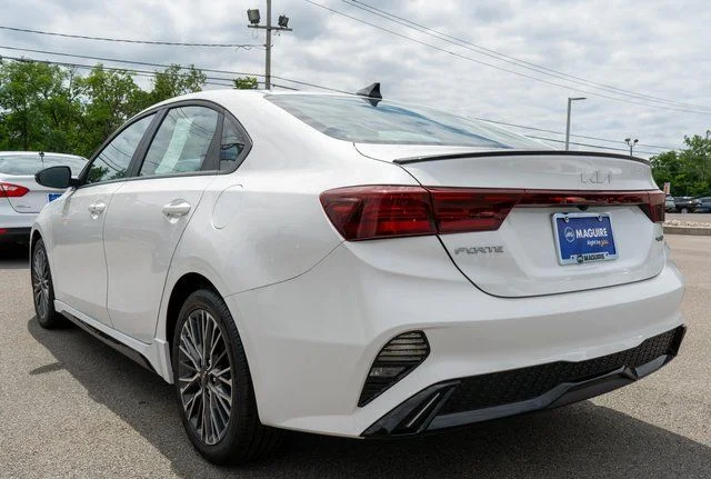 Used 2023 White Kia GT-Line image 8