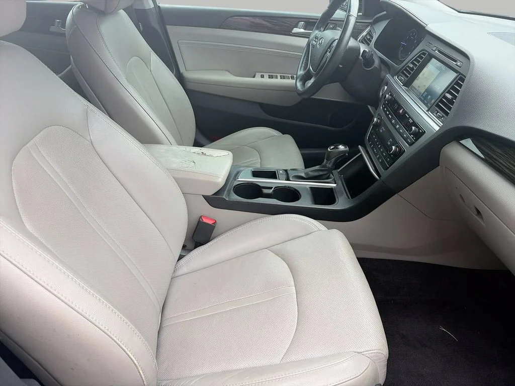 Used 2016 Silver Hyundai Limited image 8
