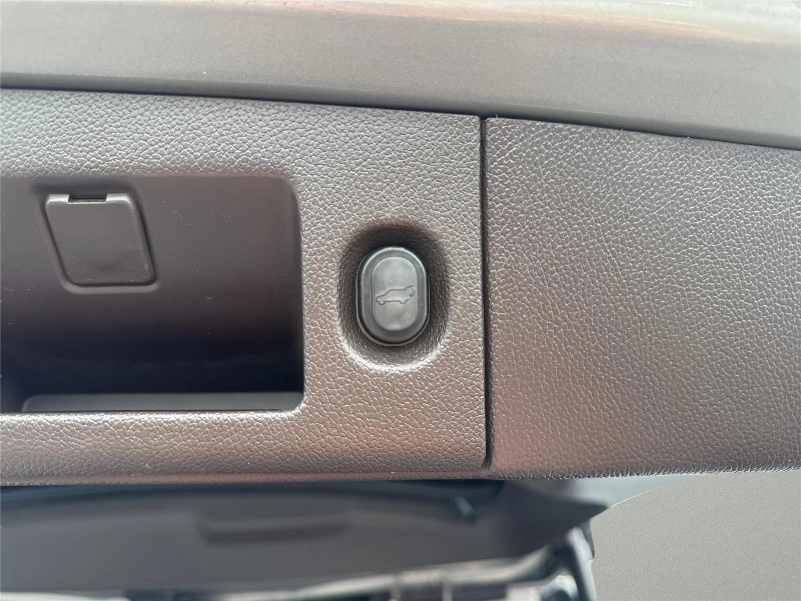 Used 2019 PEPPERDUST METALLIC GMC Denali image 37
