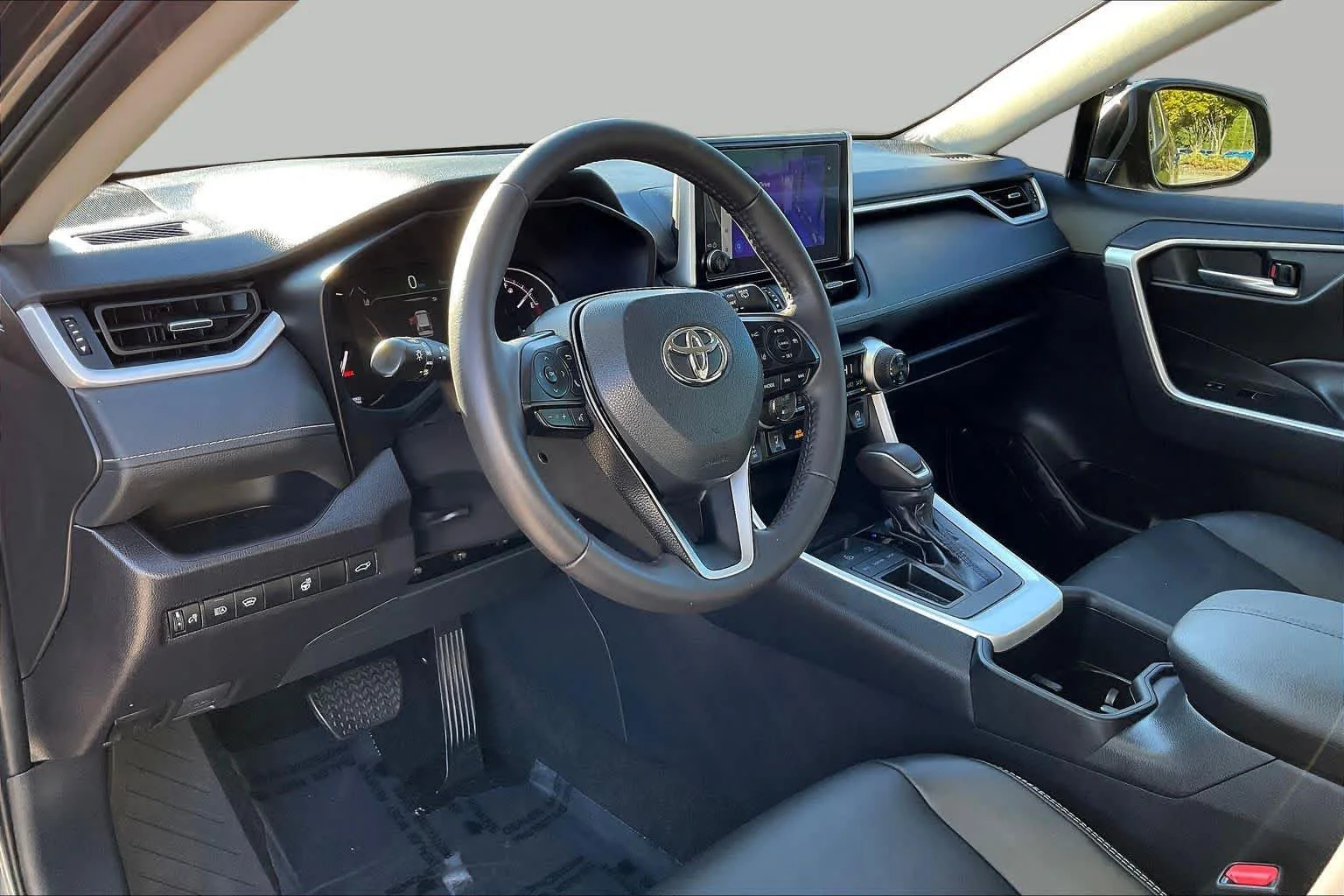 Used 2025 Magnetic Gray Metallic Toyota XLE Premium image 18