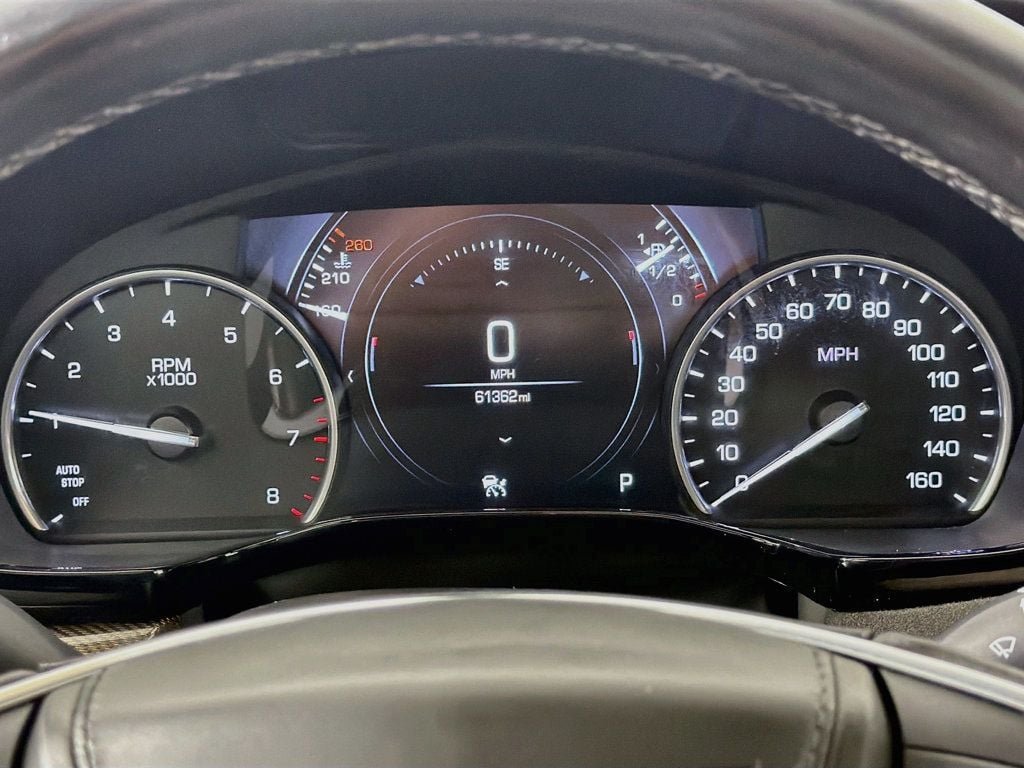 Used 2018 Crystal White Tricoat Cadillac AWD 4dr Platinum image 12