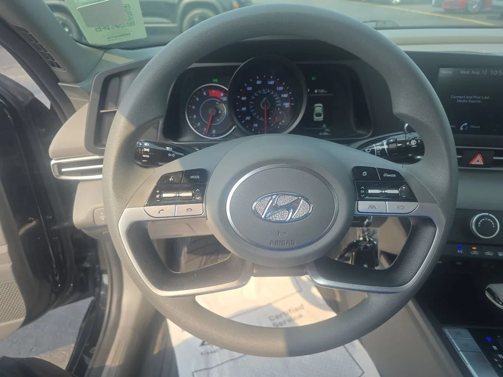 Used 2022 Phantom Black Hyundai SE image 14