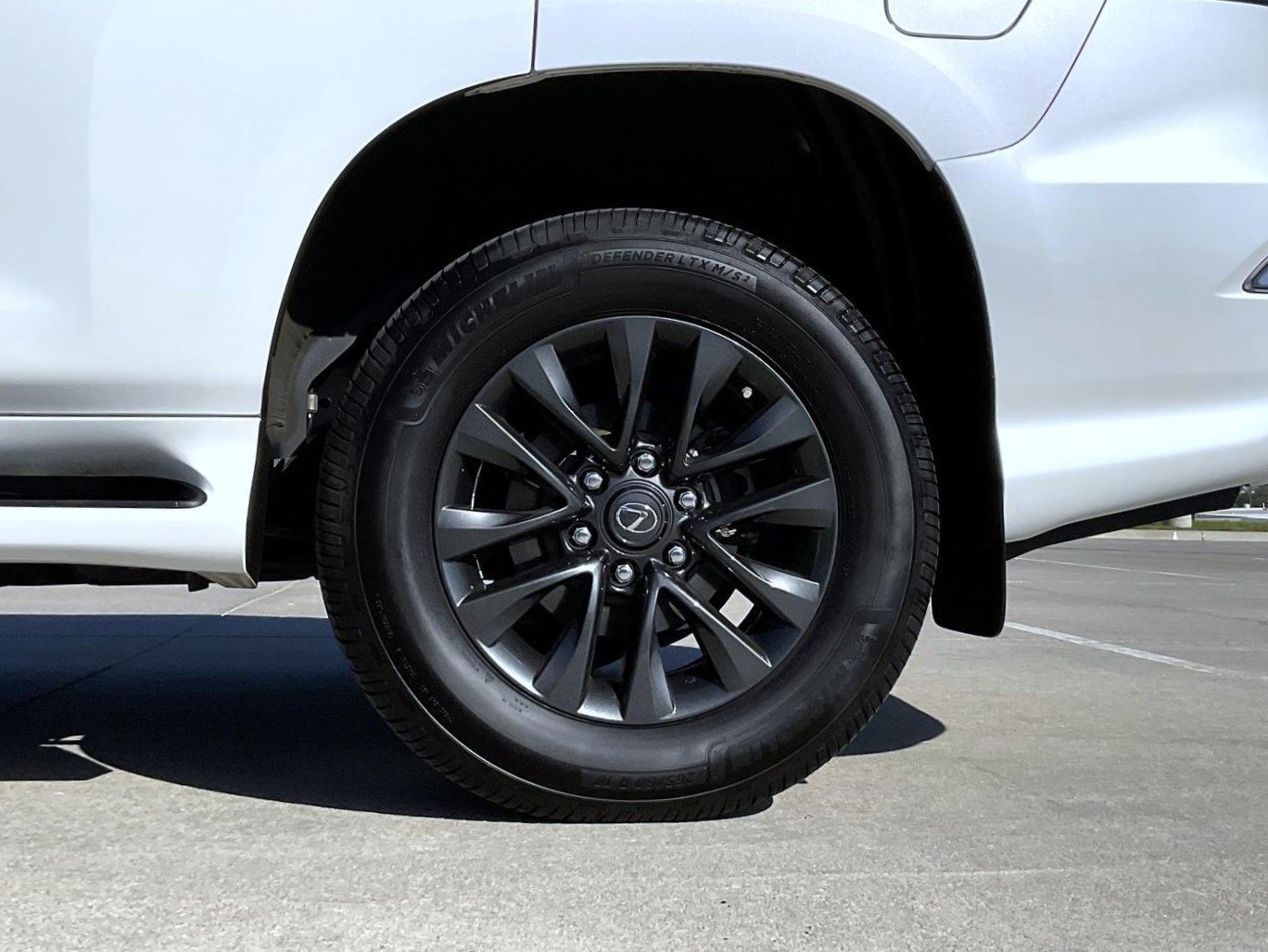 Used 2021 White Lexus 460 image 25