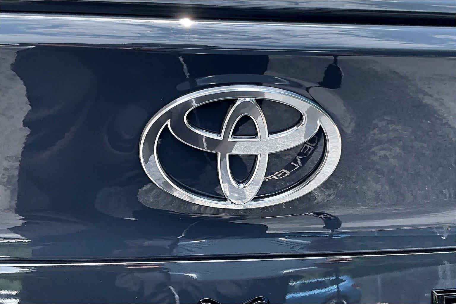 Used 2025 Underground Toyota SE image 31