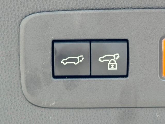 Used 2024  Toyota Base image 40