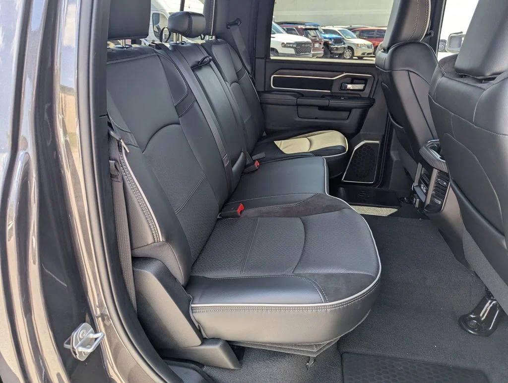 2025 RAM 3500 Laramie - Photo 34