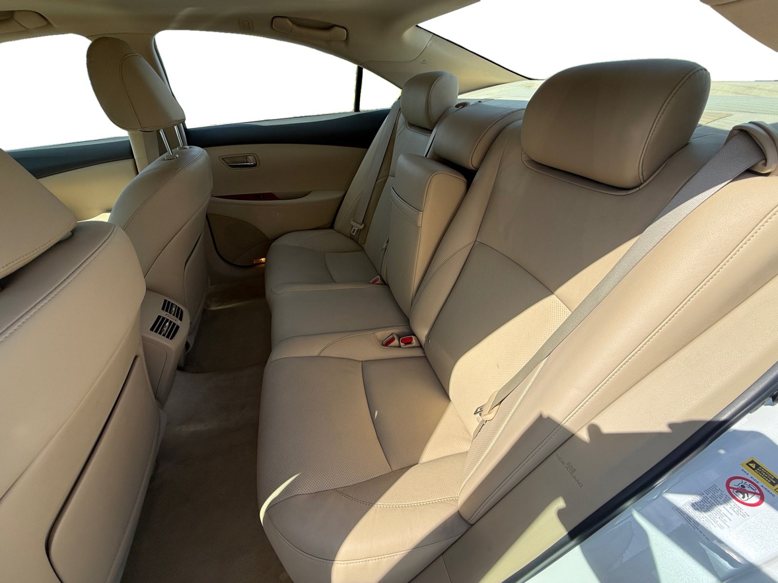 Used 2007 White Lexus 350 image 16