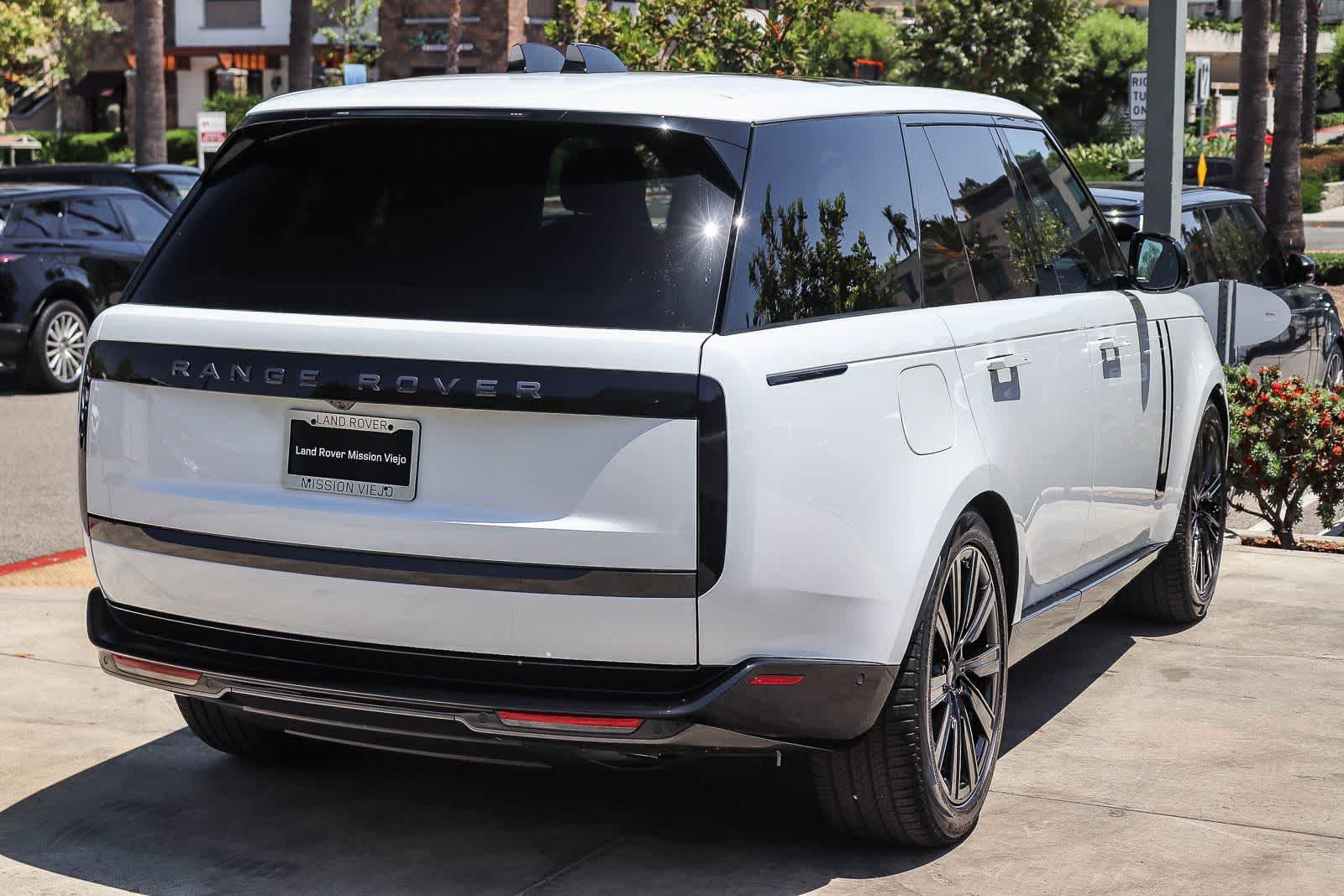 New 2026 Fuji White Land Rover SE image 6