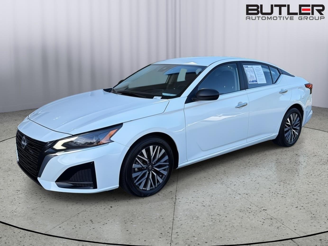 Used 2025 Glacier White Nissan SV image 1