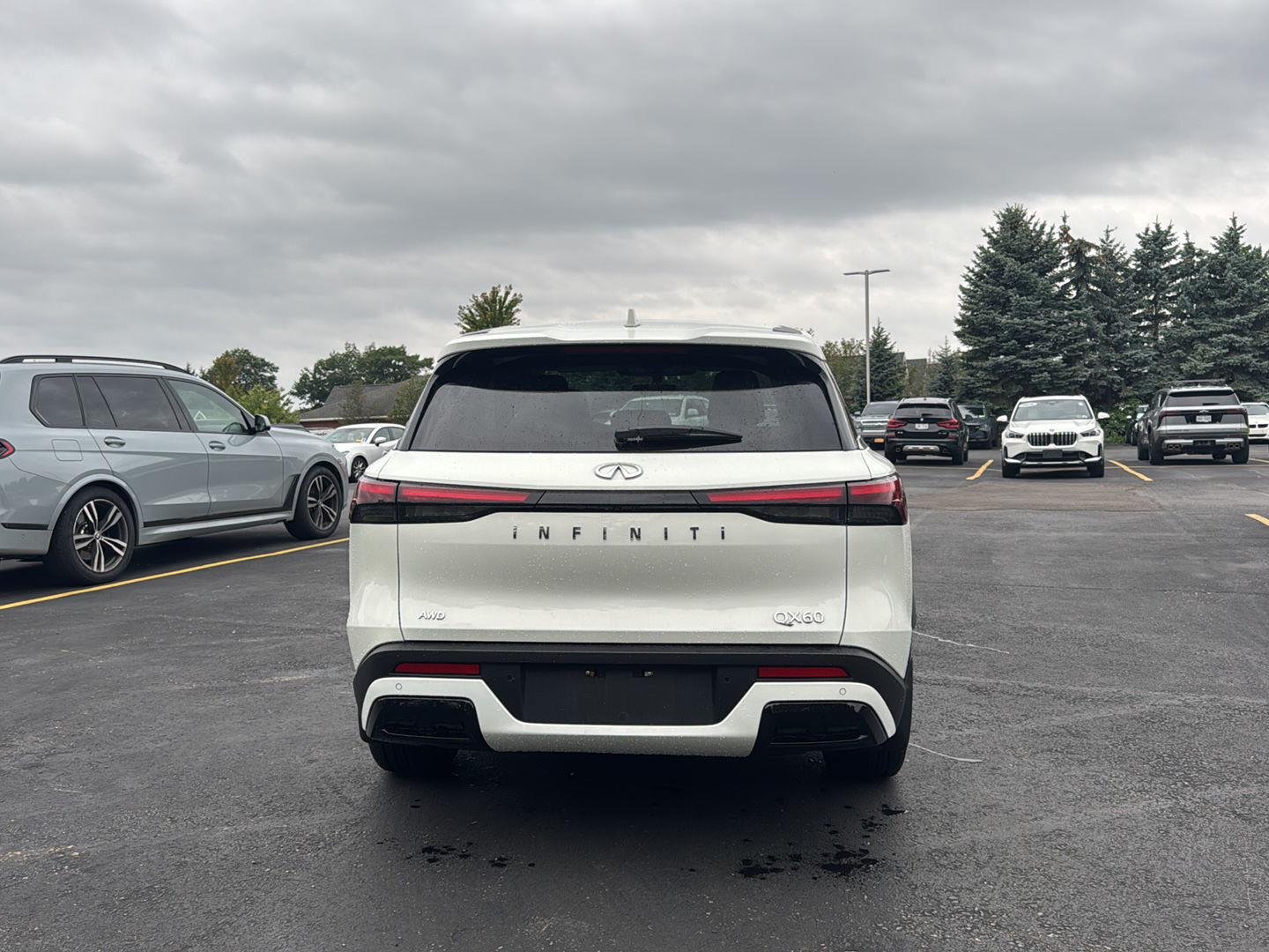 Used 2024 Glacier White INFINITI PURE image 4
