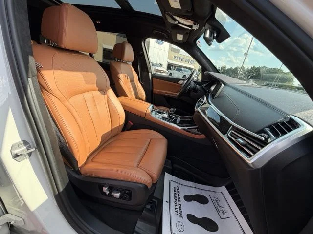 Used 2021 White BMW xDrive40i image 22