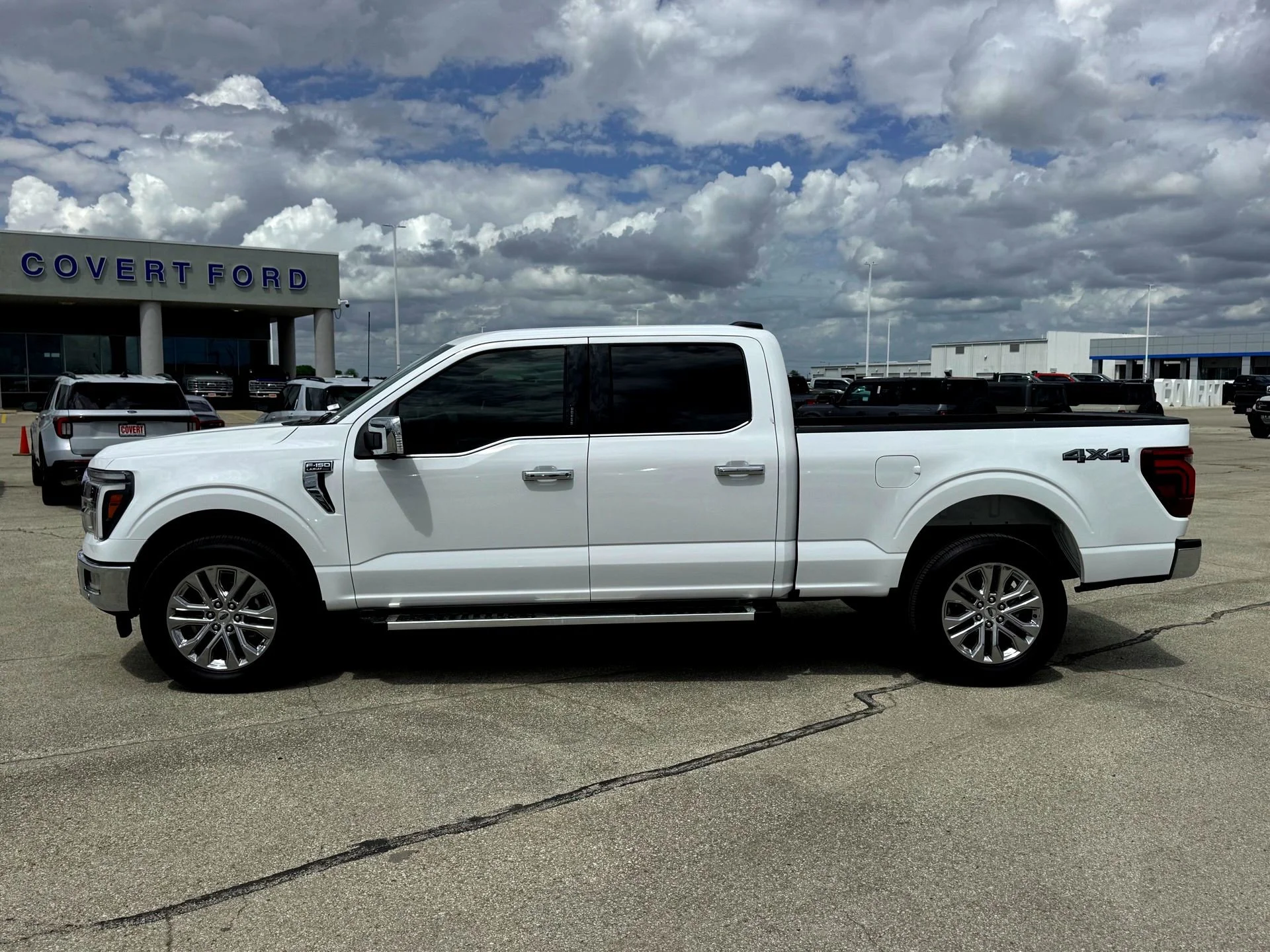 Used 2024  Ford Lariat image 9