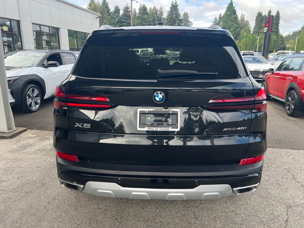Used 2024 Black Sapphire Metallic BMW xDrive40i image 6